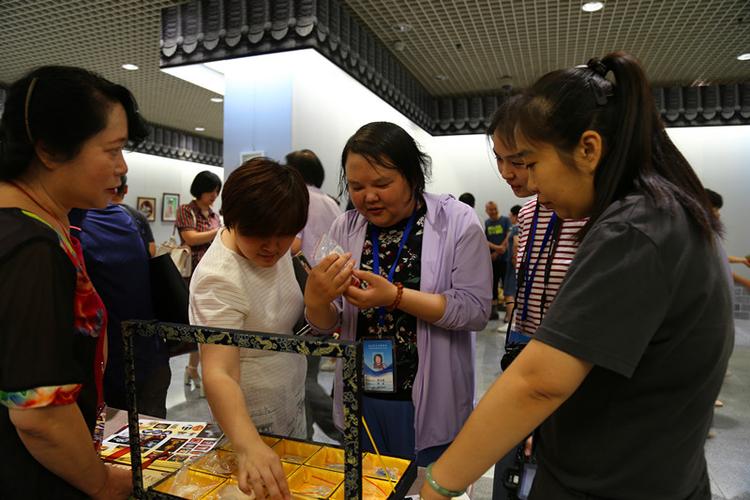 区民间艺术家20余人到河北省蔚县开展了为期2天的民间艺术交流活动,又